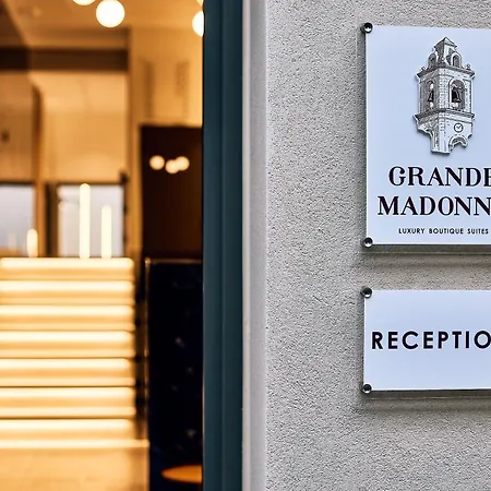 מלון דירות Grande Madonna Luxury Boutique *